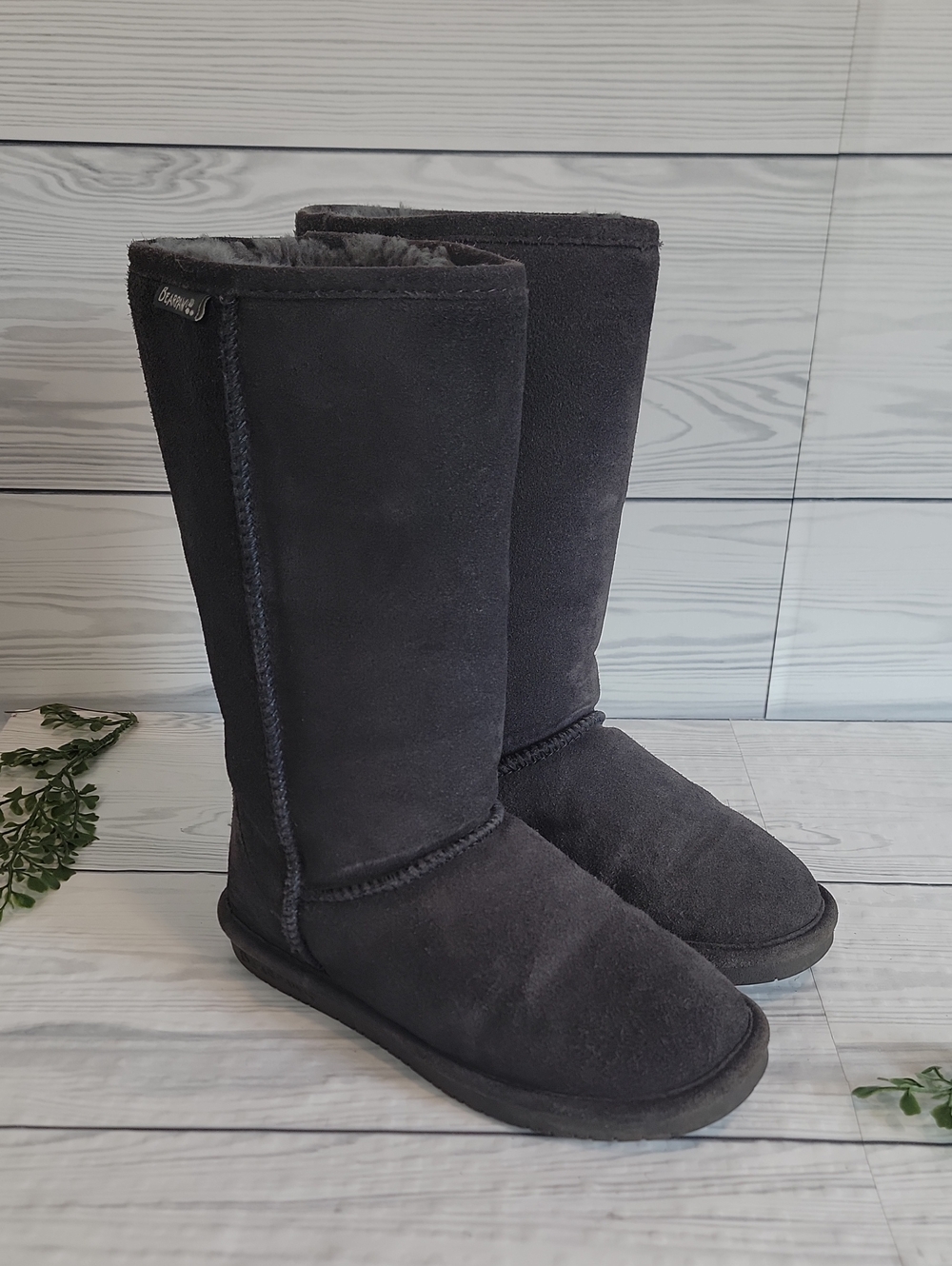 BearPaw Emma Tall Grey Suede Winter Boots   with Sheepskin Lining Womens Size 6